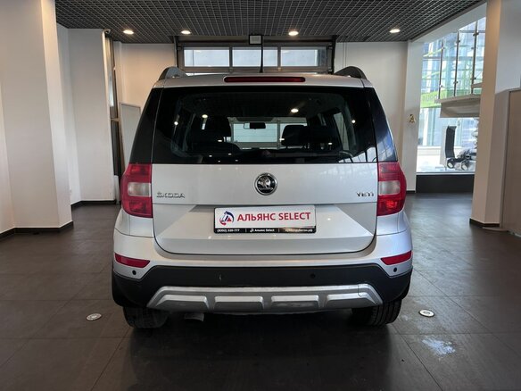 2015 Skoda Yeti I Рестайлинг, серебристый - вид 4