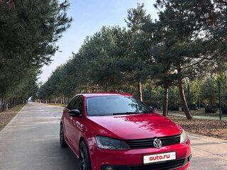 2011 Volkswagen Jetta VI, красный, 770000 рублей, вид 2