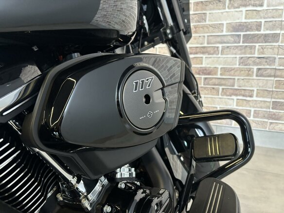 2024 Harley-Davidson Street Glide, чёрный - вид 18