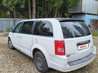 2009 Chrysler Town & Country V, белый, 850000 рублей, вид 5
