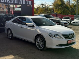 2013 Toyota Camry VII (XV50), белый, 1499000 рублей, вид 2