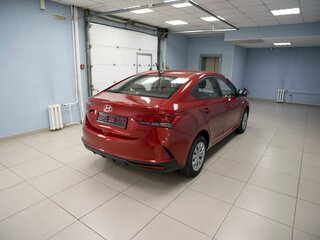 2021 Hyundai Solaris II Рестайлинг, красный, 1499000 рублей, вид 3