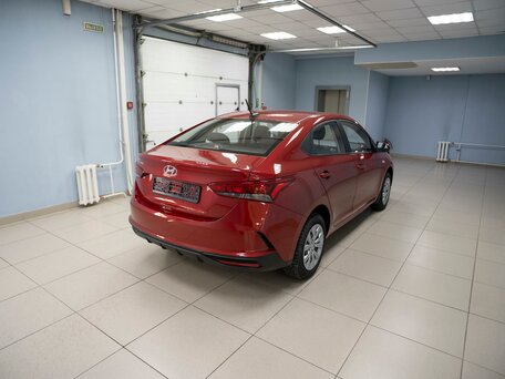 2021 Hyundai Solaris II Рестайлинг, красный, 1499000 рублей, вид 3
