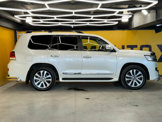 2019 Toyota Land Cruiser 200 Series Рестайлинг 2, белый, 7999000 рублей, вид 4