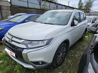 2018 Mitsubishi Outlander III Рестайлинг 2, белый, 1600000 рублей, вид 2