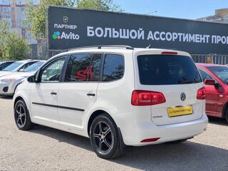 2013 Volkswagen Touran I Рестайлинг 2, белый, 1199000 рублей, вид 4