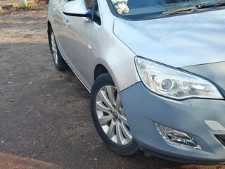 2011 Opel Astra J, серебристый, 570000 рублей, вид 1