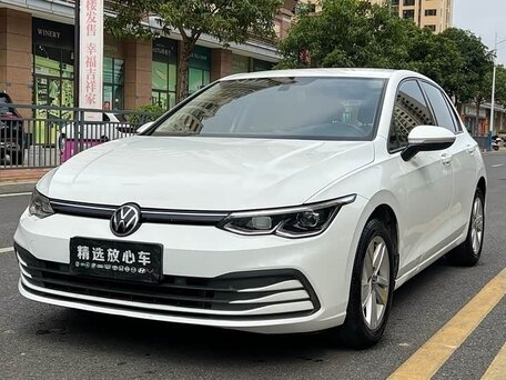 2023 Volkswagen Golf VIII, белый, 1600000 рублей, вид 1