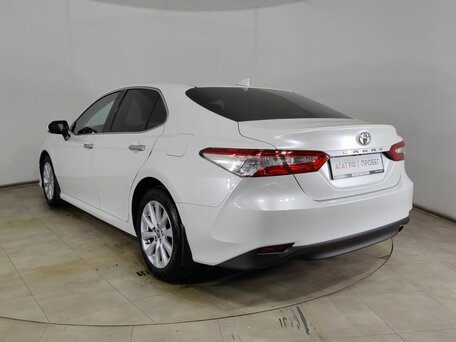 2020 Toyota Camry VIII (XV70), белый, 2860000 рублей, вид 5