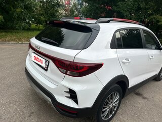 2021 Kia Rio X IV Рестайлинг, белый, 1850000 рублей, вид 3
