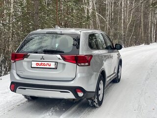 2021 Mitsubishi Outlander III Рестайлинг 3, серый, 2250000 рублей, вид 5