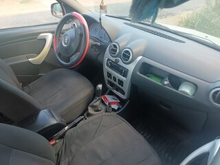 2013 Renault Logan I Рестайлинг, белый, 350000 рублей, вид 4