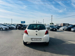 2009 Toyota Vitz II (XP90), белый, 559000 рублей, вид 5