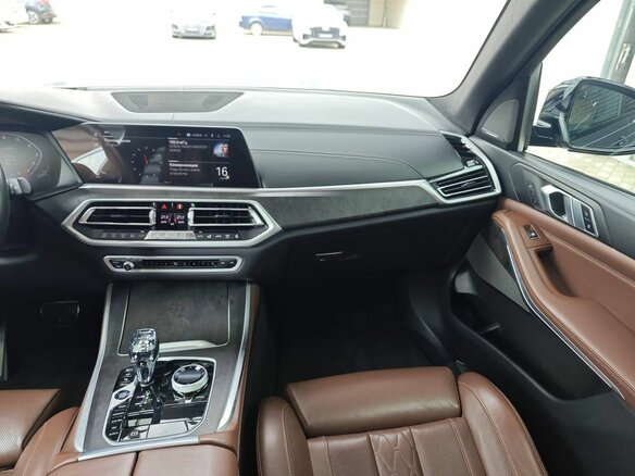2021 BMW X5 M50i IV (G05/G18), серый, 8290000 рублей - вид 20