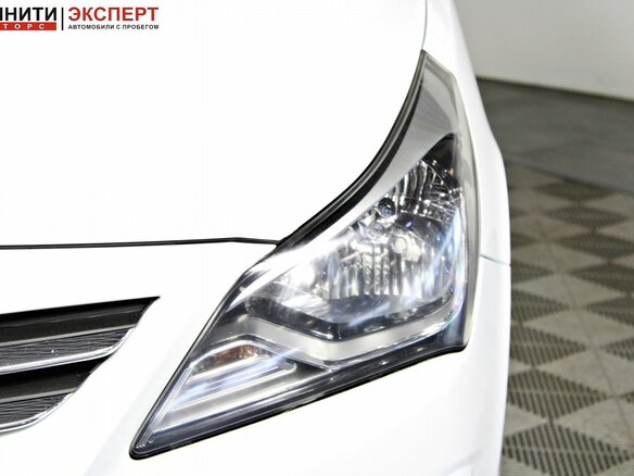 2015 Hyundai Solaris I Рестайлинг, белый, 985000 рублей - вид 8