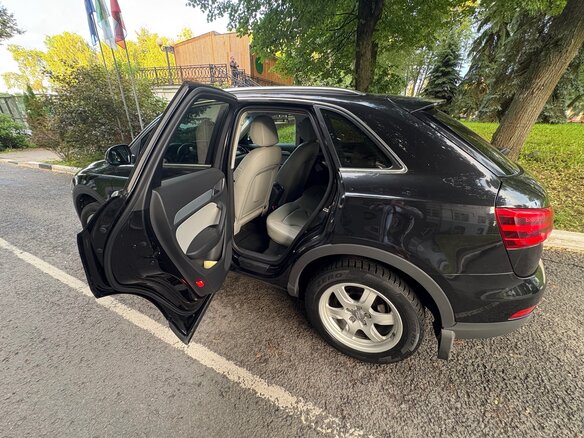 2012 Audi Q3 I (8U), чёрный - вид 2