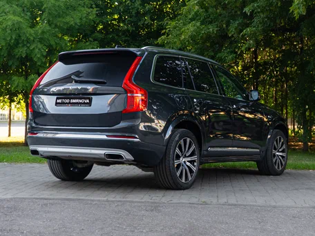 2020 Volvo XC90 B5 II Рестайлинг 1, серый, 5390000 рублей, вид 4