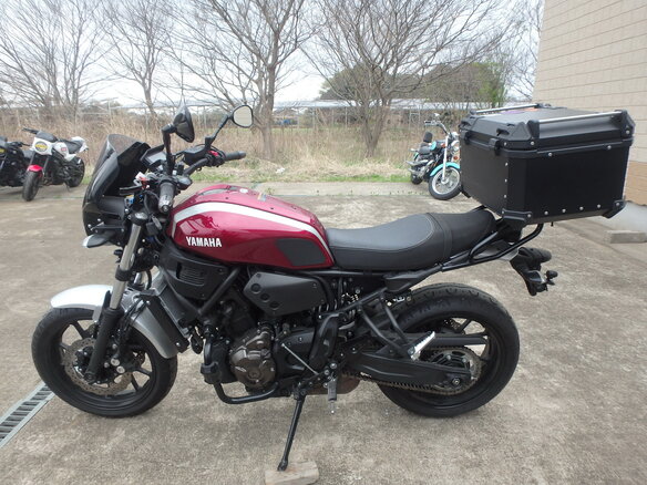 2017 Yamaha XSR700, красный - вид 1