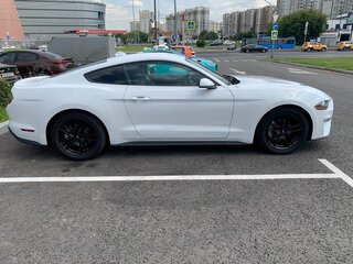 2022 Ford Mustang VI Рестайлинг, белый, 3350000 рублей, вид 3
