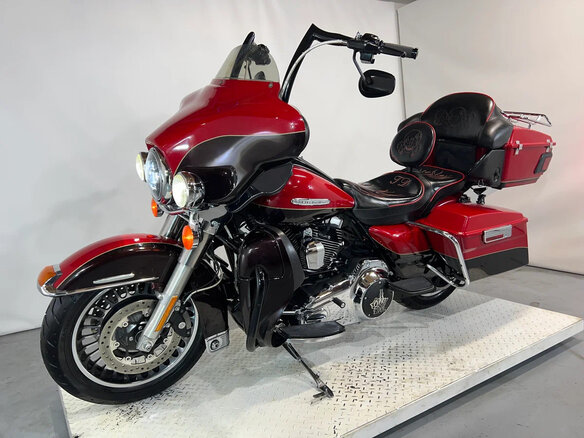 2010 Harley-Davidson Electra Glide, пурпурный, 1200000 рублей - вид 6