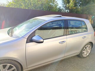 2009 Volkswagen Golf VI, серебристый, 700000 рублей, вид 3