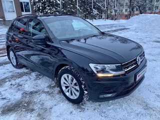 2017 Volkswagen Tiguan II, чёрный, 1750000 рублей, вид 3