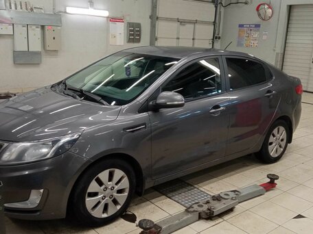 2013 Kia Rio 4-speed III, белый, 890000 рублей, вид 2