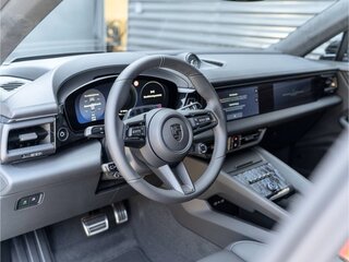 2026 Porsche Macan Turbo II, серый, 18749000 рублей, вид 4