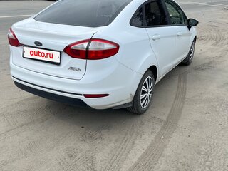 2015 Ford Fiesta Mk6 Рестайлинг, белый, 785000 рублей, вид 3
