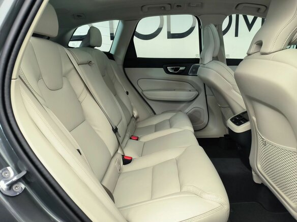2026 Volvo XC60 II Рестайлинг 2, серый, 8600000 рублей - вид 15