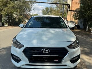 2017 Hyundai Solaris II, белый, 850000 рублей, вид 2