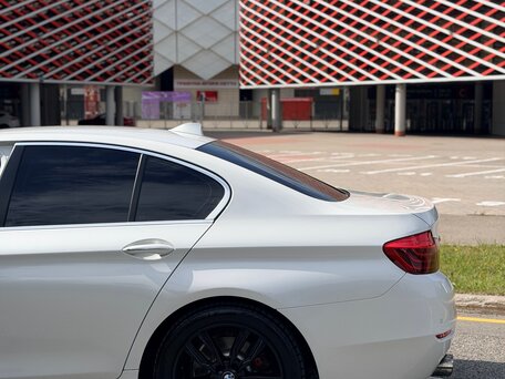 2013 BMW 5 серии 528i xDrive VI (F10/F11/F07) Рестайлинг, белый, 1800000 рублей, вид 4