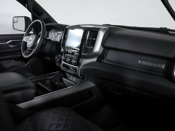 2024 Ram 1500 Quad Cab V Рестайлинг, серый, 7000000 рублей - вид 8
