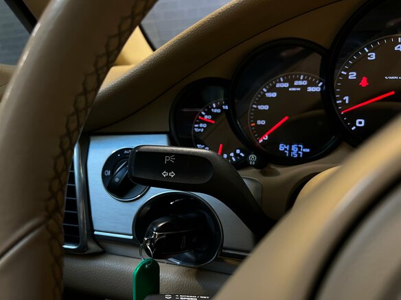 2011 Porsche Panamera 4 I, красный, 2350000 рублей - вид 23