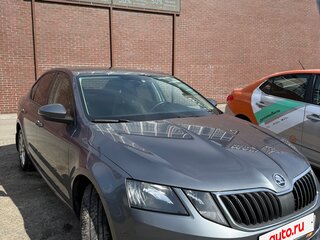 2017 Skoda Octavia III (A7) Рестайлинг, серый, 1650000 рублей, вид 2