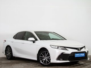 2021 Toyota Camry VIII (XV70) Рестайлинг, белый, 3529000 рублей, вид 1