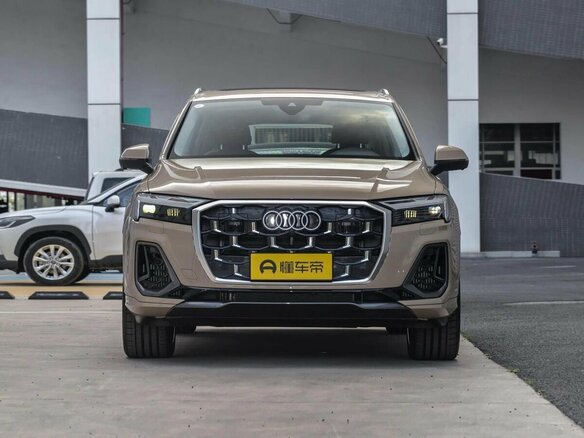 2025 Audi Q7 55 TFSI II (4M) Рестайлинг 2, бежевый, 13100000 рублей - вид 2