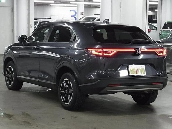 2022 Honda Vezel II, серый, 1650000 рублей - вид 2