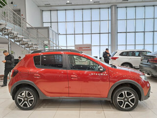 2019 Renault Sandero Stepway II Рестайлинг, красный, 950000 рублей, вид 4