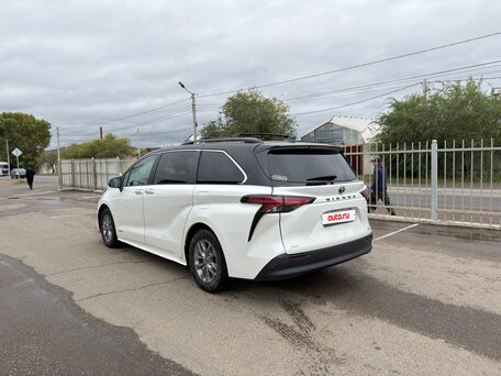2021 Toyota Sienna IV, белый, 3900000 рублей, вид 5