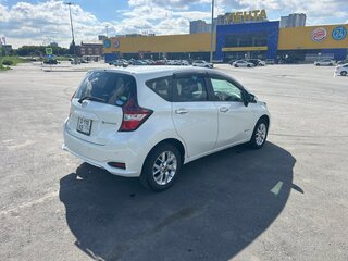 2018 Nissan Note e-Power II Рестайлинг, белый, 1350000 рублей, вид 3