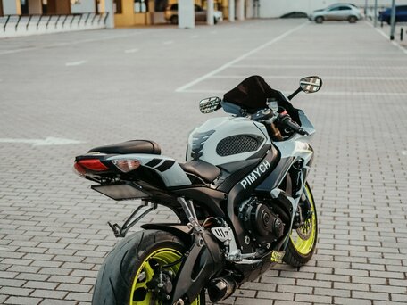2008 Suzuki GSX-R 600, серебристый, 790000 рублей, вид 4