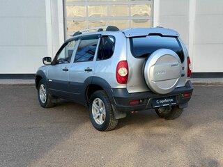 2012 Chevrolet Niva I Рестайлинг, серебристый, 461000 рублей, вид 3