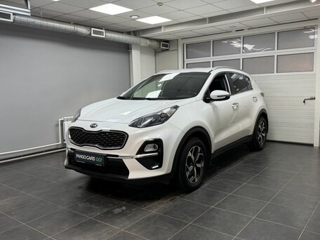 2019 Kia Sportage IV Рестайлинг, белый, 2300000 рублей, вид 1