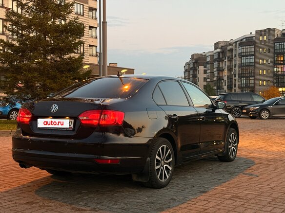 2013 Volkswagen Jetta VI, чёрный, 700000 рублей - вид 4