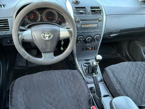 2011 Toyota Corolla X (E140, E150) Рестайлинг, чёрный, 750000 рублей - вид 6