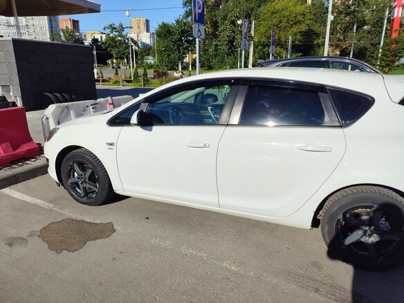 2013 Opel Astra J Рестайлинг, белый, 500000 рублей - вид 2