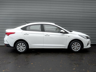 2022 Hyundai Solaris II Рестайлинг, белый, 1545000 рублей, вид 4
