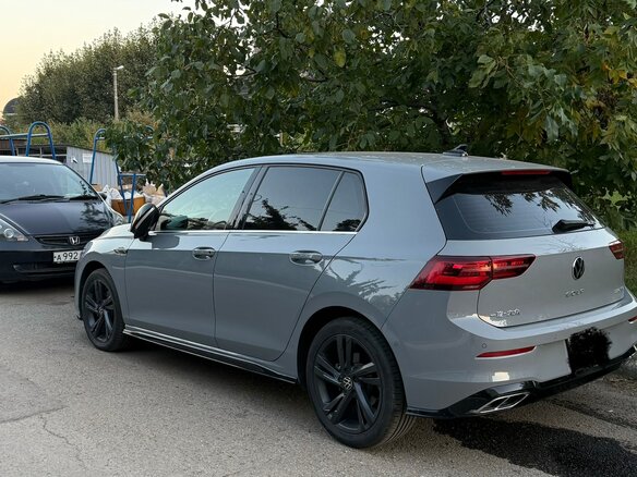2023 Volkswagen Golf VIII, серый, 1850000 рублей - вид 2