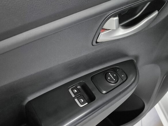 2020 Kia Rio IV Рестайлинг, белый, 1559000 рублей - вид 10